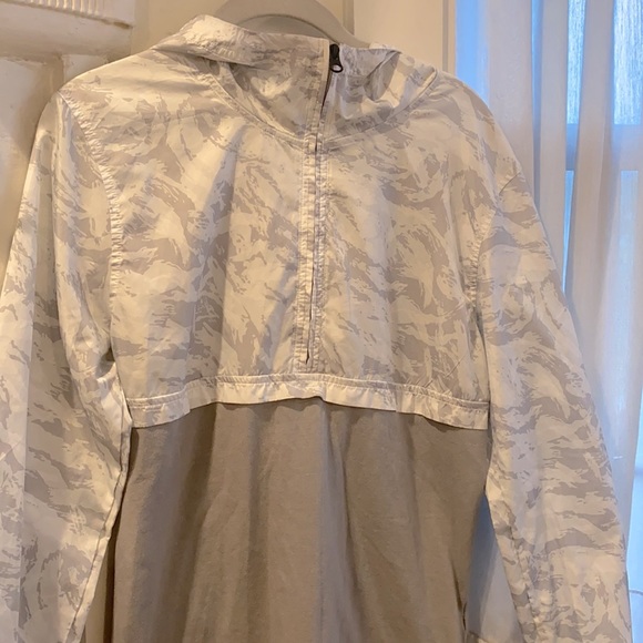 Under Armour Sportstyle Wind Anorak Size S - Picture 3 of 10